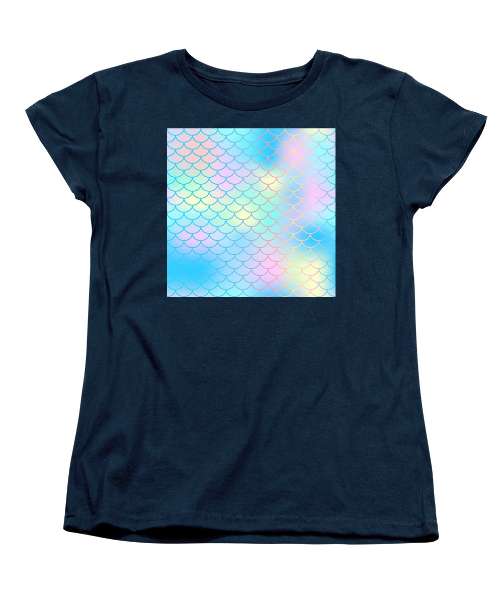 Magic mermaid tail background. Colorful seamless pattern with fish scale net. Blue pink mermaid skin surface. - Women's T-Shirt (Standard Fit)