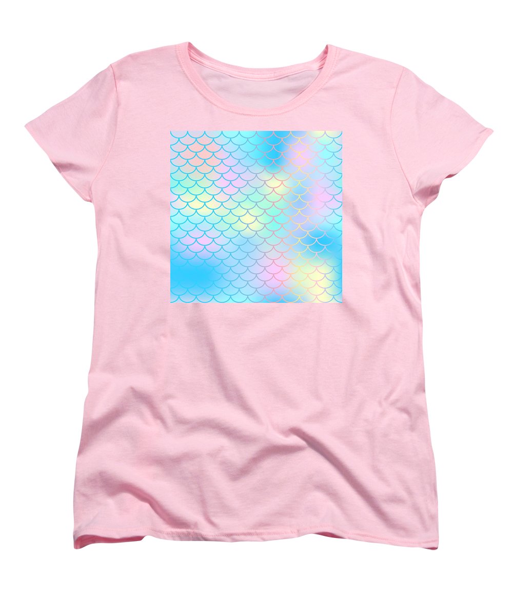 Magic mermaid tail background. Colorful seamless pattern with fish scale net. Blue pink mermaid skin surface. - Women's T-Shirt (Standard Fit)