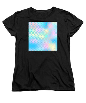 Magic mermaid tail background. Colorful seamless pattern with fish scale net. Blue pink mermaid skin surface. - Women's T-Shirt (Standard Fit)