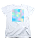 Magic mermaid tail background. Colorful seamless pattern with fish scale net. Blue pink mermaid skin surface. - Women's T-Shirt (Standard Fit)
