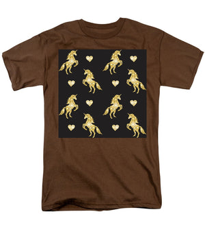 Vector seamless pattern of golden glitter unicorn silhouette isolated on black background - Men's T-Shirt  (Regular Fit)