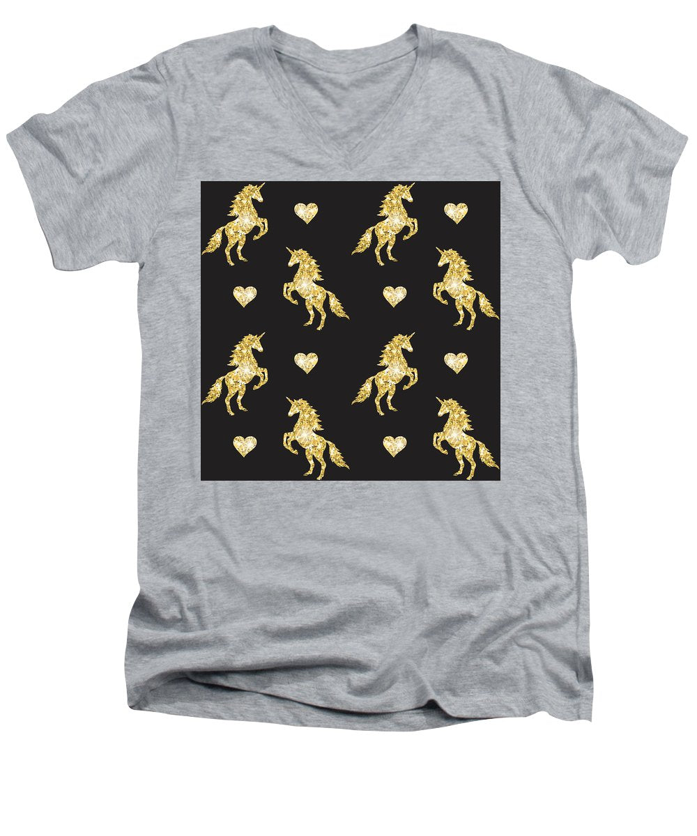 Vector seamless pattern of golden glitter unicorn silhouette isolated on black background - Men's V-Neck T-Shirt