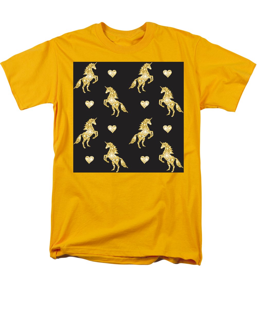 Vector seamless pattern of golden glitter unicorn silhouette isolated on black background - Men's T-Shirt  (Regular Fit)