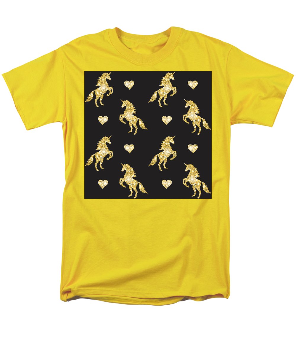 Vector seamless pattern of golden glitter unicorn silhouette isolated on black background - Men's T-Shirt  (Regular Fit)