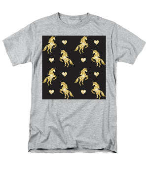 Vector seamless pattern of golden glitter unicorn silhouette isolated on black background - Men's T-Shirt  (Regular Fit)