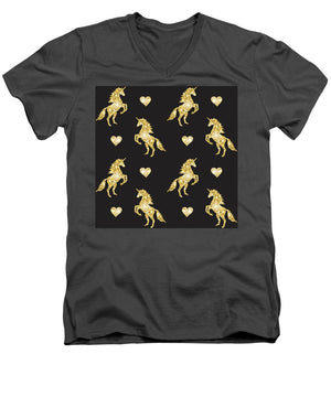 Vector seamless pattern of golden glitter unicorn silhouette isolated on black background - Men's V-Neck T-Shirt